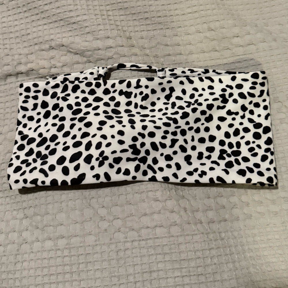 Zaful White and Black Swim Top Size Smaller